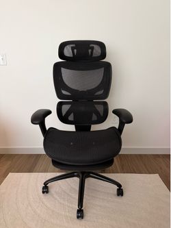COLAMY Ergonomic Mesh Office Chair with Footrest – Like New