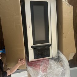 Frigidaire Microwave 1000watt $100