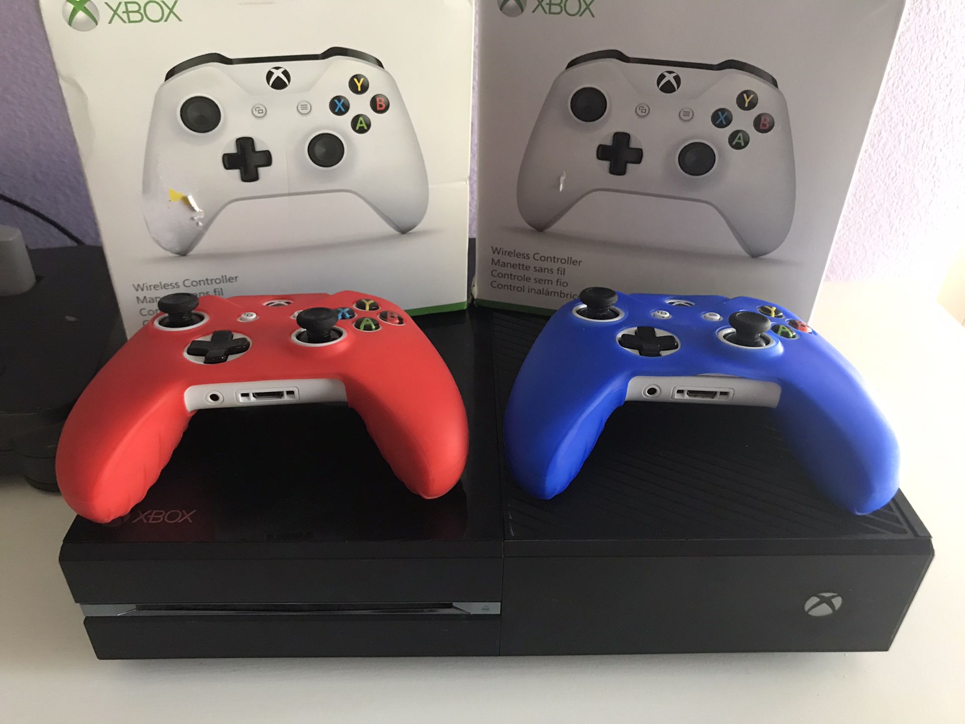 Xbox one with two controllers - works great