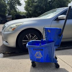 Custodian Mopper 