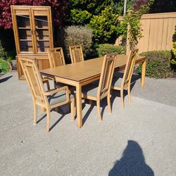 WOOD DINIMG ROOM TABLE WITH 5 CHAIRS