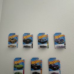 1 Treasure Hunt & 6 Regular Rare Hot wheels 