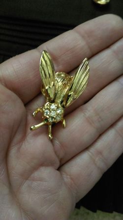 Rhinestone and gold colored bug pin wings move