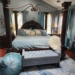 King-sized Bedroom Set
