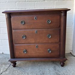 Three-drawer Nightstand Dresser in great condition
