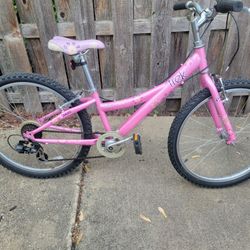 Trek 24" wheels size kid's, girl's bike Good Condition 