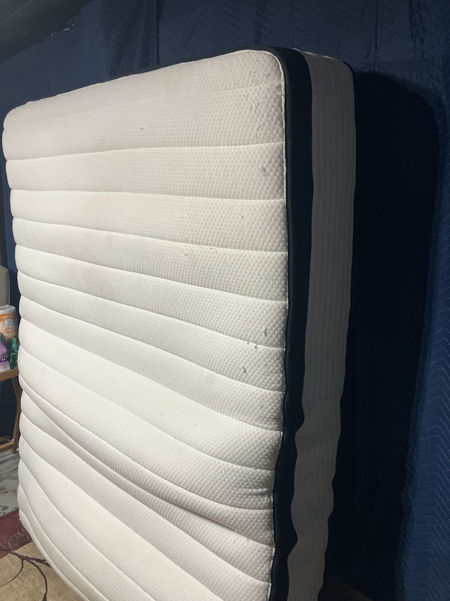 QUEEN MATTRESS (DELIVER AVAILABLE) Some fray minor signs of stain