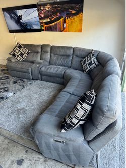 * Like New * Ashley furniture 6pc Modular electric reclining sectional sofa ( Free Delivery )