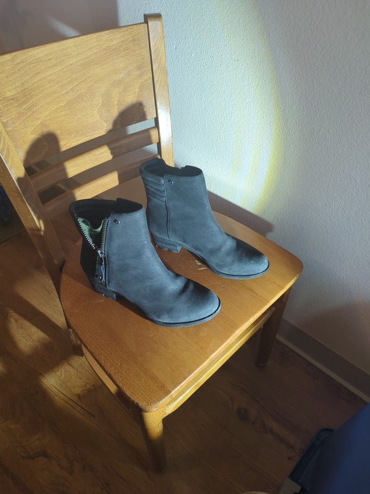 NEW Boots Black 9.5 genuine Suede Leather Heel Zip Camo Never Worn Booties Women's
