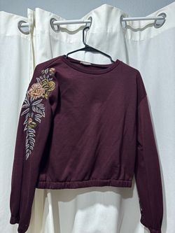 Burgundy floral sweater size small small