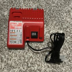 Milwaukee Battery charger M18 M12