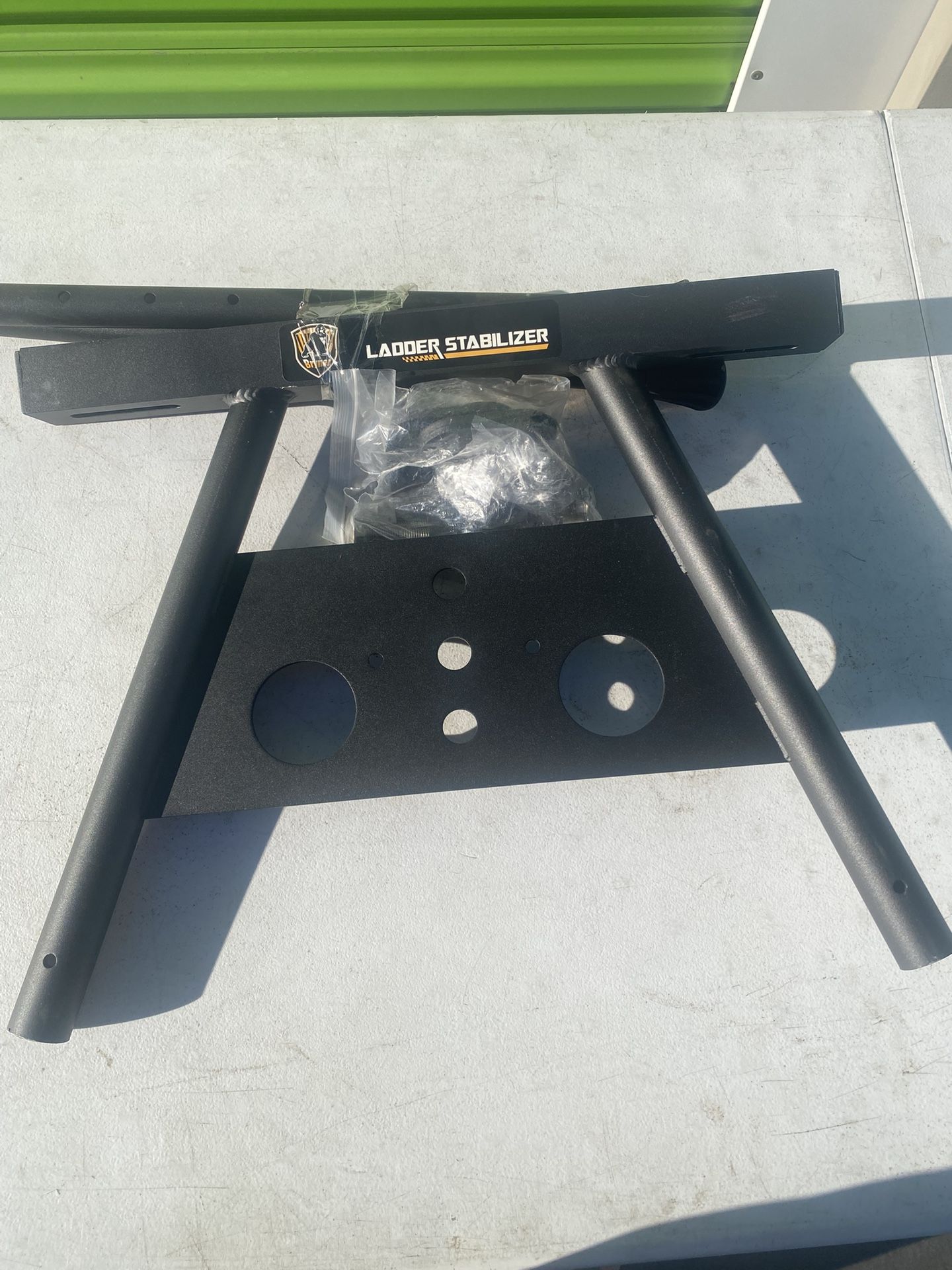 Adjustable Ladder Stabilizer With Tool Tray