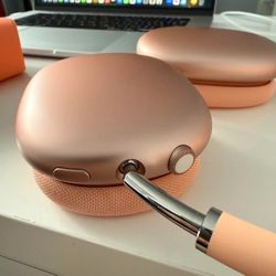 AirPod Max’s ( ORANGE PEACH) Used