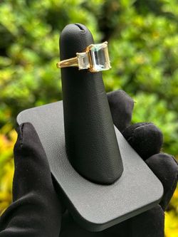 14k solid yellow gold ring CZ stones 8 CTW size 4.5