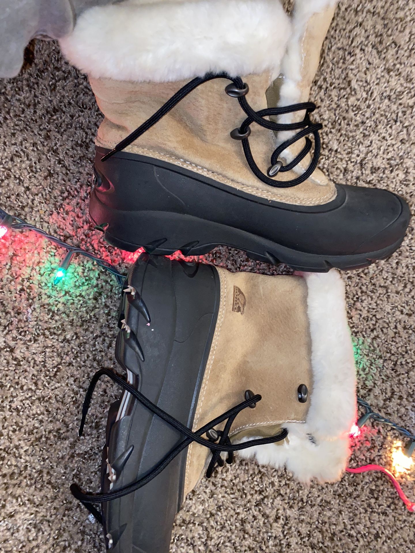 Sleek Insulated Snow Boots Size8.5
