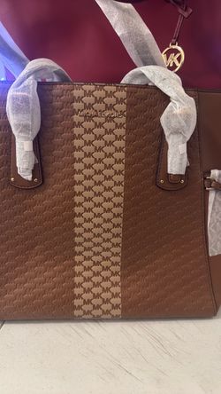 Bolsa nueva Michael Kors color  cafe y beige  muy hermosa