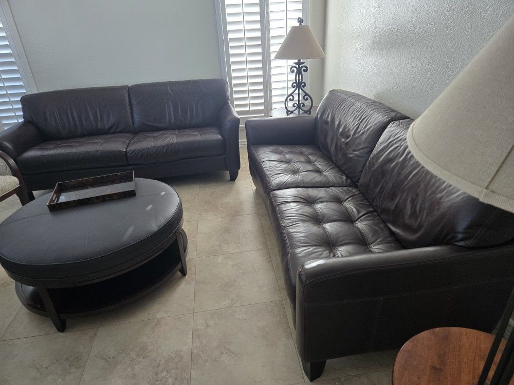 Leather Sofas And Lamps