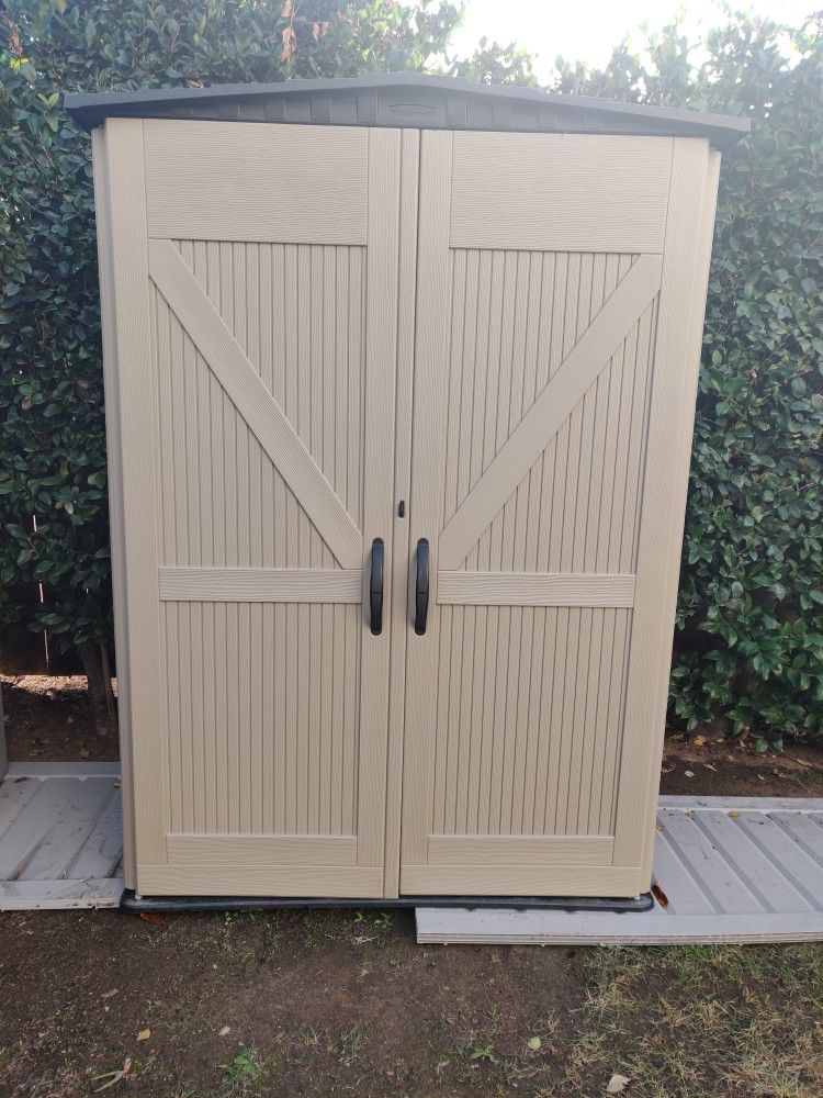 Rubbermaid Storage Shed (5x2)