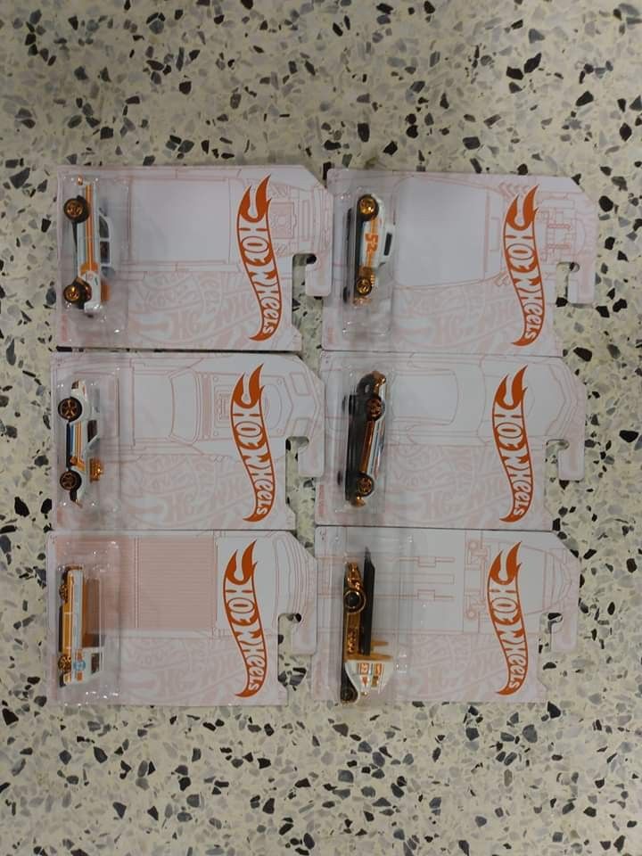 Hot Wheels full 7 car set including Chase