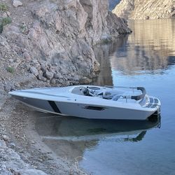 1993 22' Caliber Baja Boat- $15,000