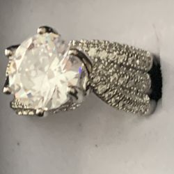 Very Beautiful .925 Silver Ring w/ Clear Stones - size  