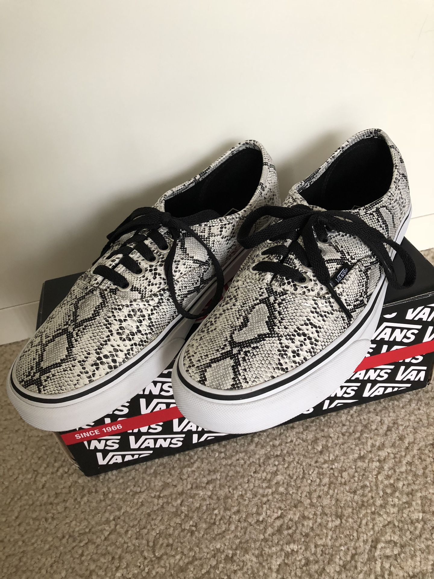 Vans authentic snakeskin men’s size 9