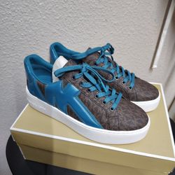 MICHAEL KORS Poppy Logo and Faux Patent Leather Sneaker Size 7