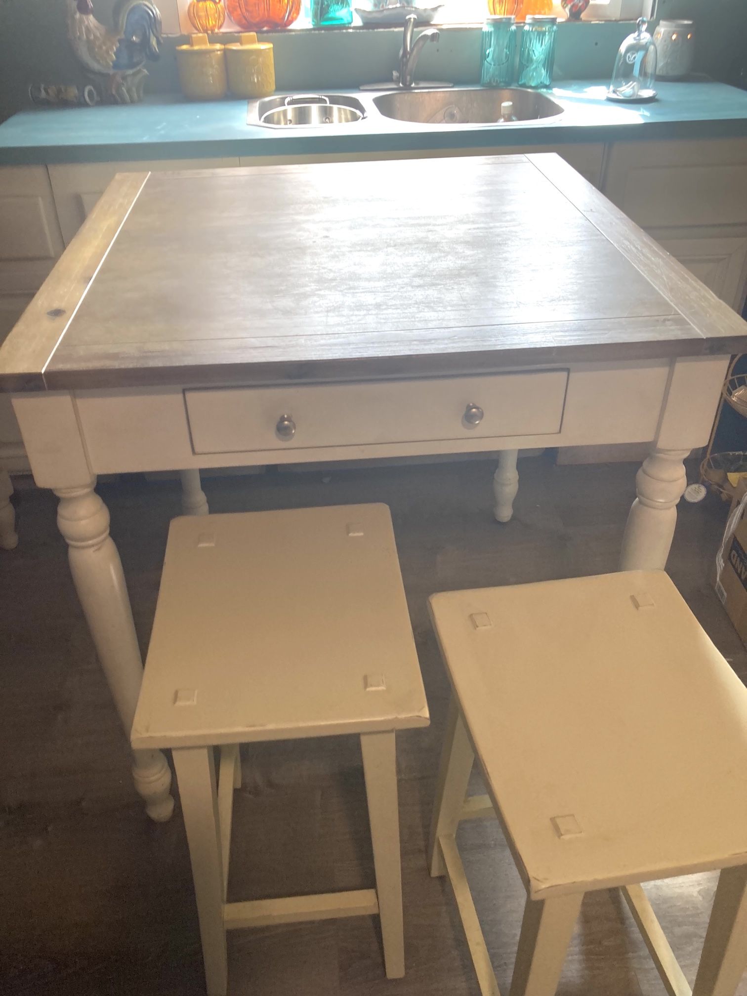 Breakfast Table &two Stools