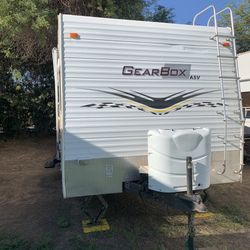 2006 Fleetwood 230FS Gearbox 27’