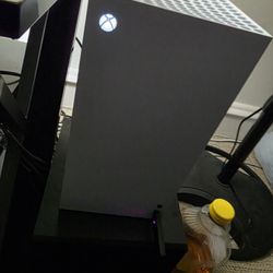 Xbox Series X 1TB White Edition. 