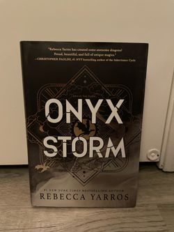 ONYX STORM Rebecca Yarros Deluxe Limited Edition Hardcover book