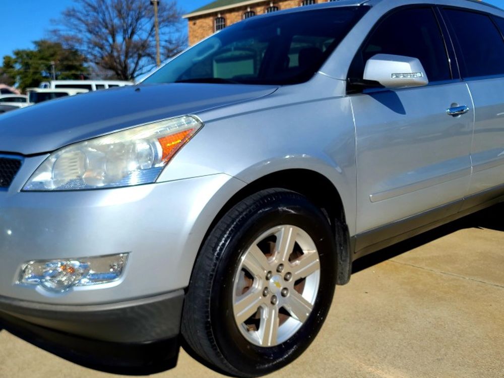 2012 CHEVROLET TRAVERSE **3RD ROW , CLEAN TITLE **