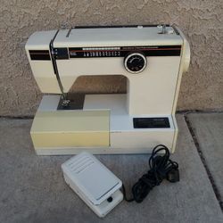 Sewing Machine Works Good Free Delivery 