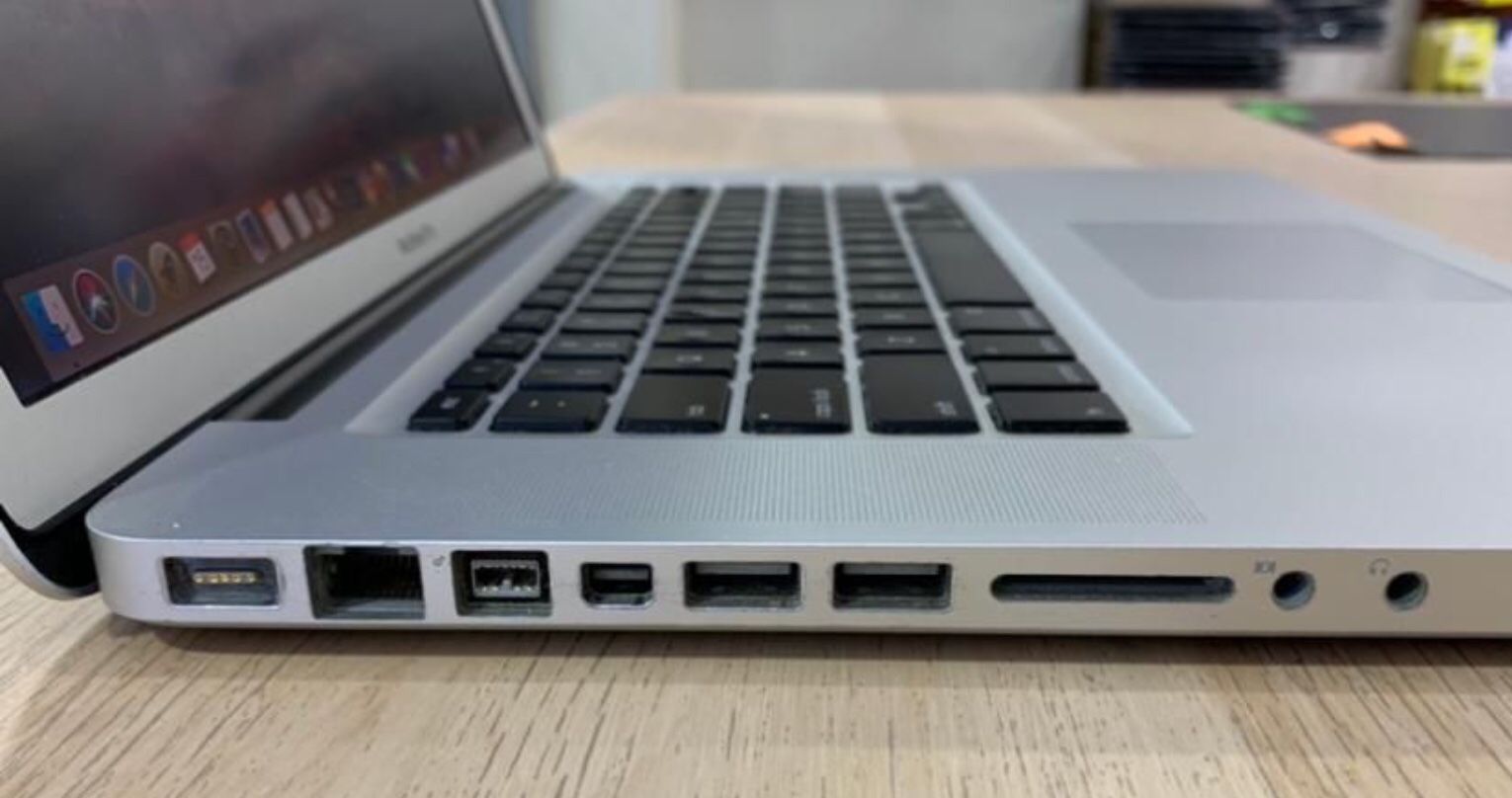 MacBook Pro 15 Pouces 2010 – SSD 500 Go – Intel I7 – Super état !