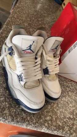 Midnight Navy Jordan 4s
