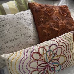 4 PILLOWS MIX AND MAX PICK UP TODAY
