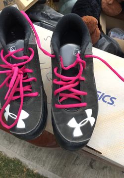 Under armour cleates size 6