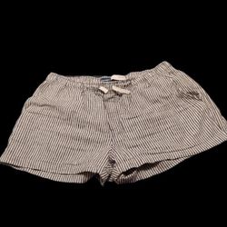 Old Navy: jogger shorts 3"  LARGE size

Linen blend. Great shape. Normal wear. No ríps or stains. Short shorts striped.
