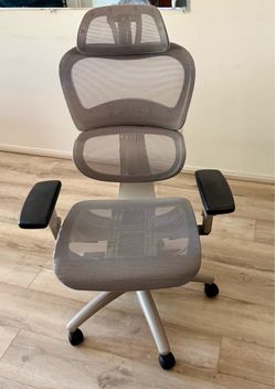 Ergonomic Mesh Office Chair with Headrest