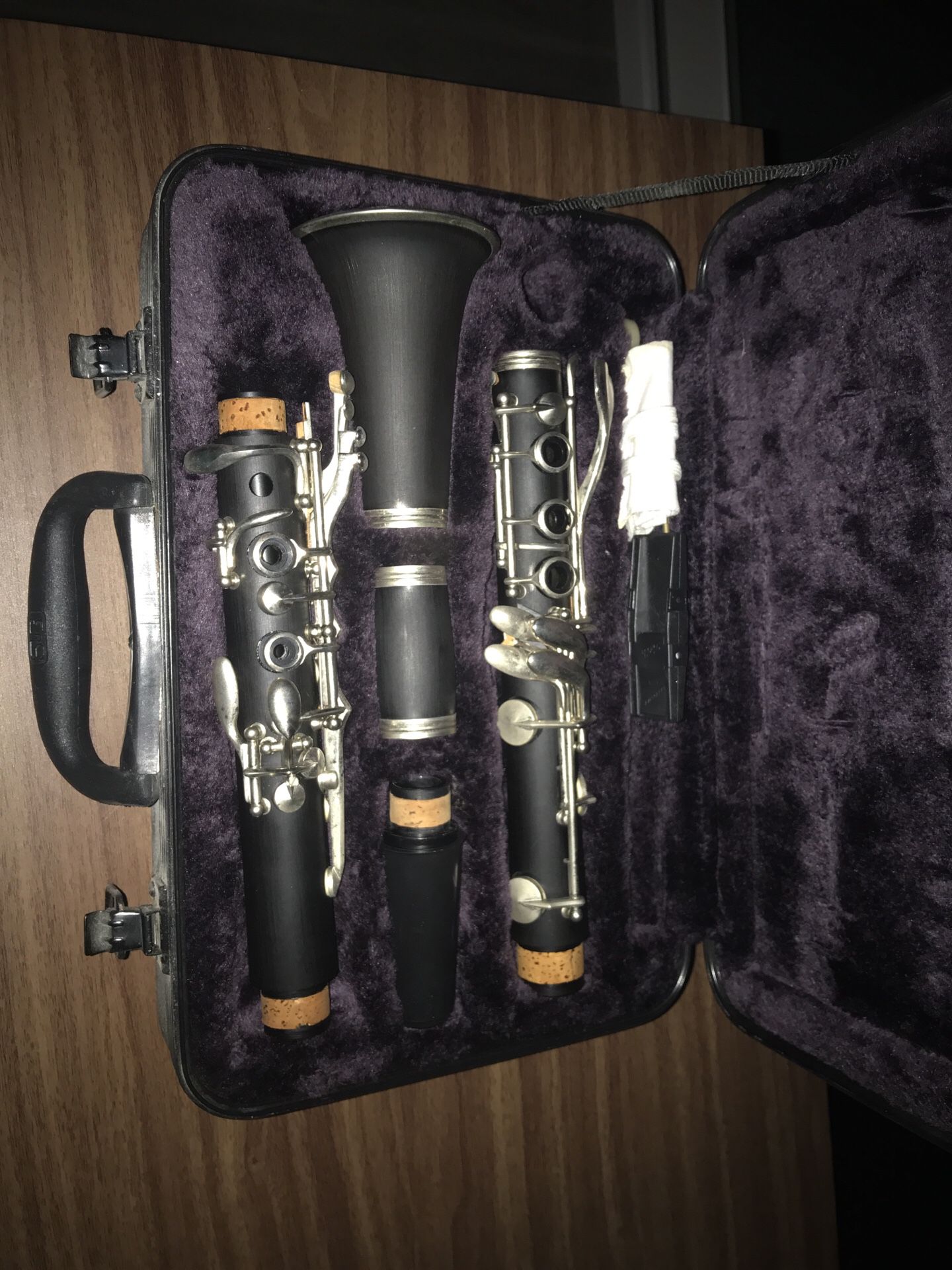 Clarinet instrument with case