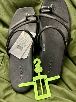 New women’s croc toe sandals size 11