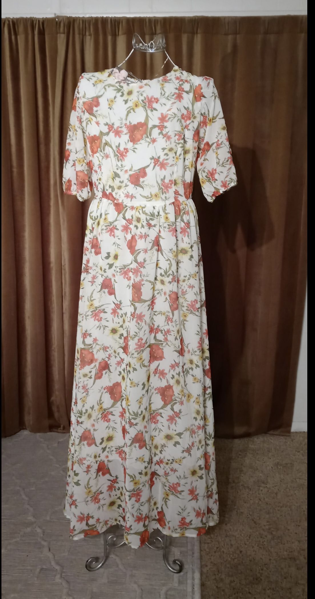Beutiful long floral dress perfect condition 4-6