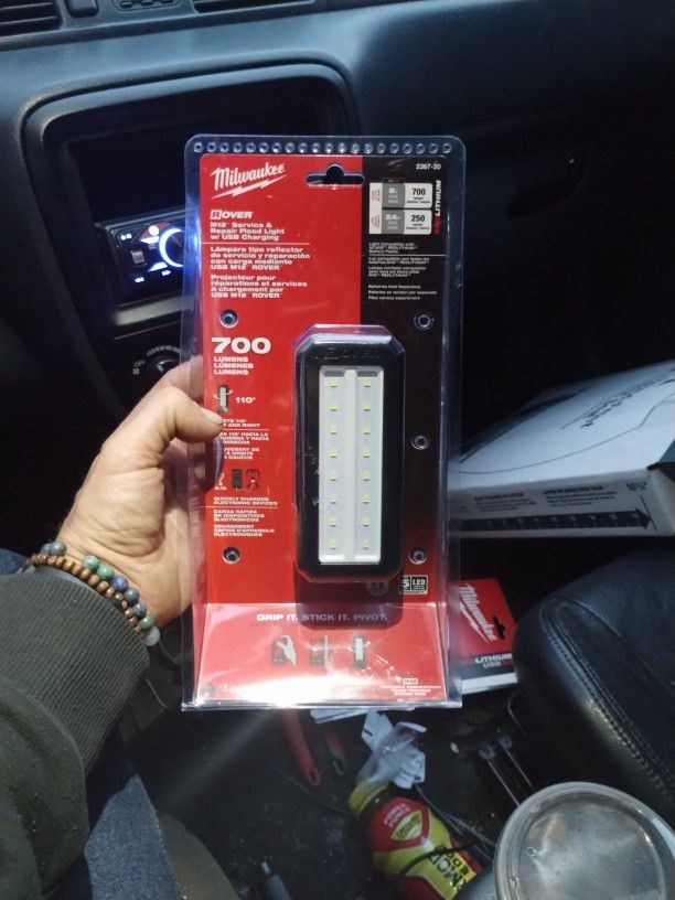 Milwaukee Tools 2367-20 M12 700 Lumens Service  Repair Flood Light w/ USB  Charging Brand New!!! MSRP $77.97 for Sale in Sacramento, CA OfferUp