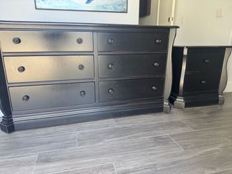 6 drawer dresser and night stand