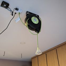 Retractable electrical cord