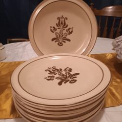 1970s  Pfaltzgraff  Yorktown  Pennsylvania  Comerating Yorktowns Heritage In Brown