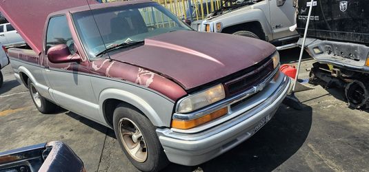 1998 Chevy S10 For Parts 