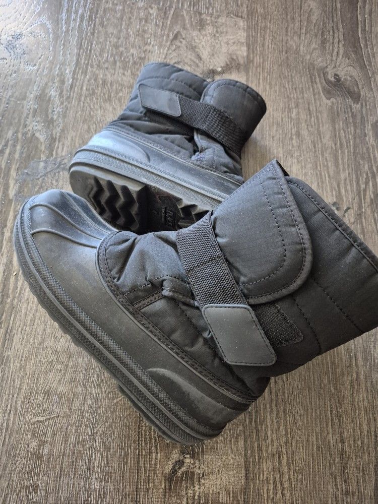 Snow Boots Size 4 Y