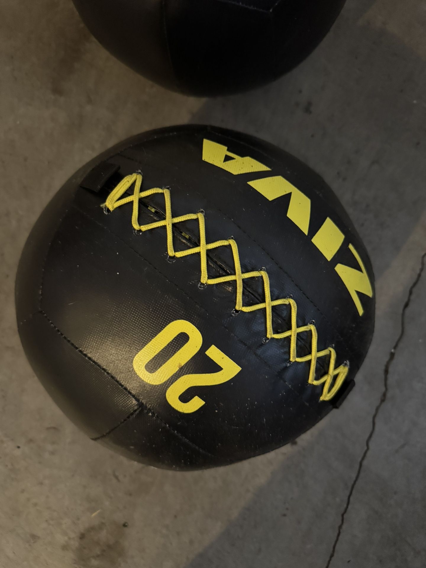 20 lbs Zina Soft Wall Ball – Highly Durable Weighted Exercise Medicine Slam Ball for Strength and Conditioning Workout