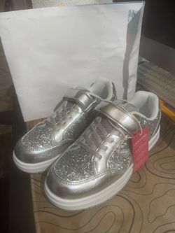 Lucky Step Girls Silver Glitter Sneakers Size 4 Big Kid NEW with Box